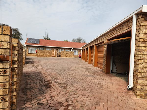 To Let 2 Bedroom Property for Rent in Flimieda North West